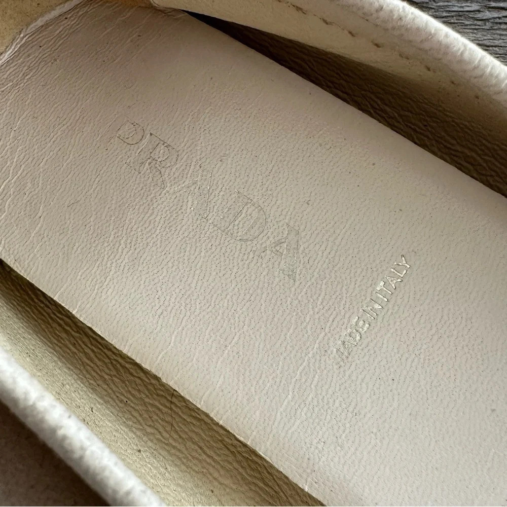 Prada Milan Italy Women’s 39 Cream‎ Leather driving Shoes Loafers Logo Designer - Picture 8 of 11